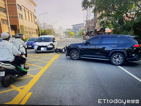 ▲▼左營車禍 。（圖／記者許宥孺翻攝）