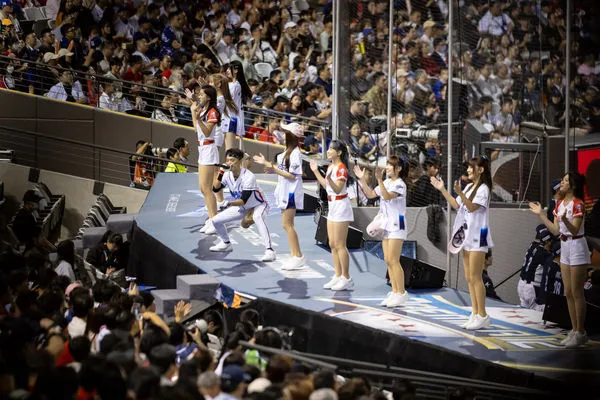 ▲▼世界12強棒球賽台韓戰啦啦隊及球迷           。（圖／中華棒協提供）