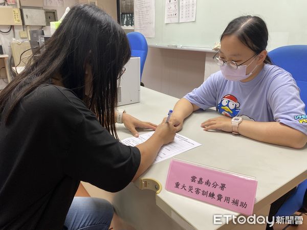 ▲28歲運動管理系畢業的楊勝傑，透過雲嘉南分署9個月的自辦電腦繪圖訓練課程，從零經驗小白躍升機構設計工程師。（圖／記者林東良翻攝，下同）