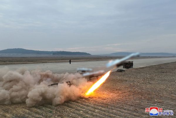 ▲▼北韓領導人金正恩親自監督「自殺式無人機」測試。（圖／取自朝中社）