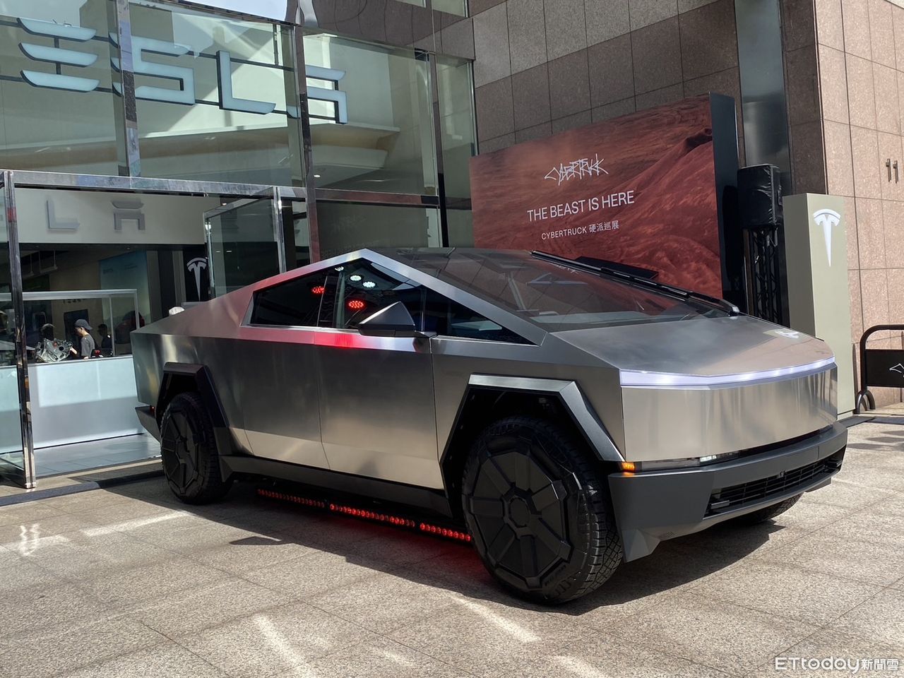 ▲台灣原廠首度展出全新特斯拉Cybertruck！（圖／記者徐煜展攝）