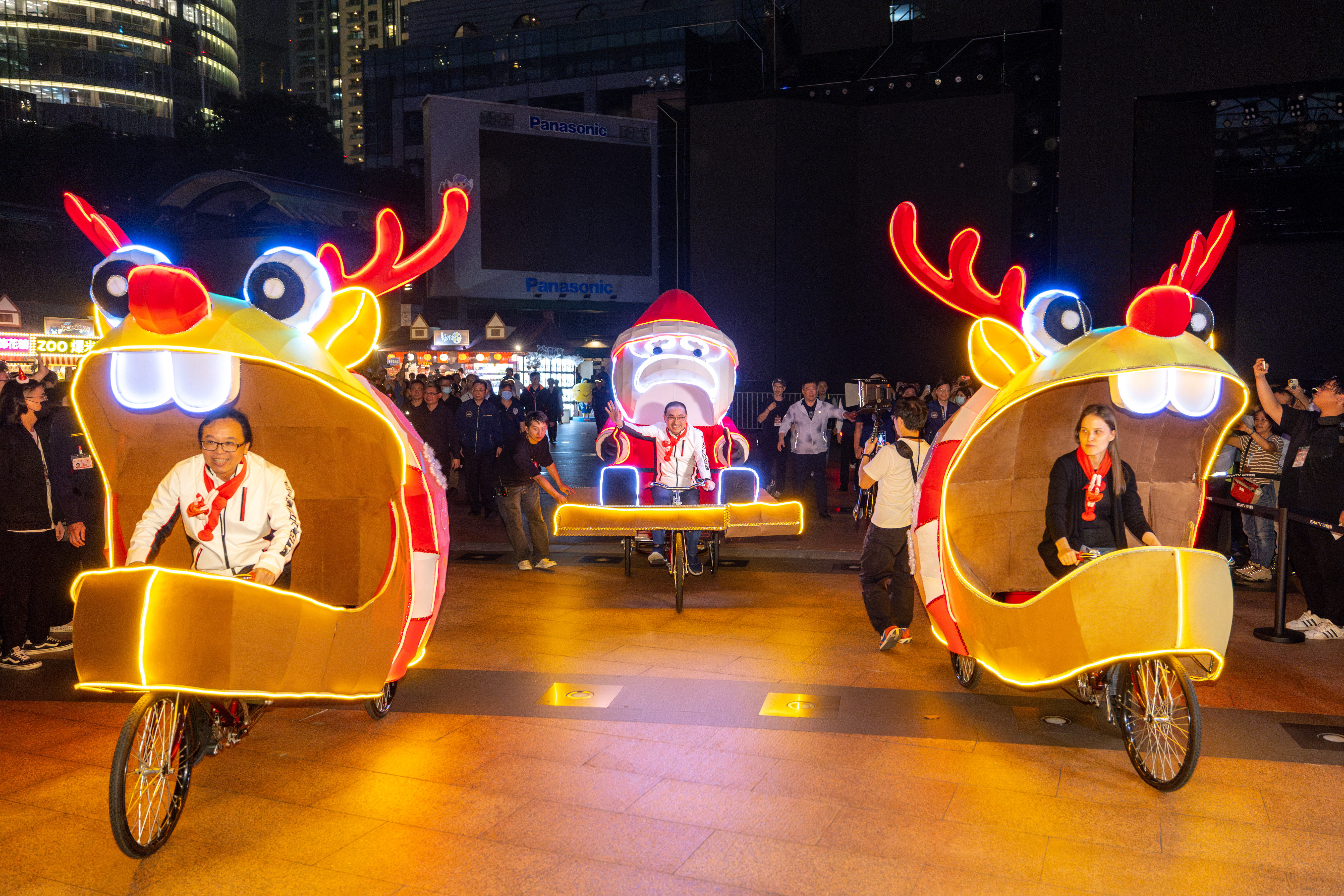 ▲魔幻天使降臨新北耶誕城。（圖／新北市觀旅局提供）