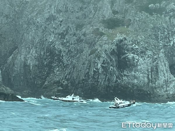 ▲▼        基隆嶼釣客落海  海巡空勤緊急馳援     。（圖／記者郭世賢翻攝）