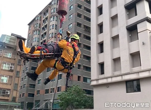 ▲▼台中一處住宅工地傳意外，男子跌落2公尺地下室骨折送醫。（圖／民眾提供，下同）