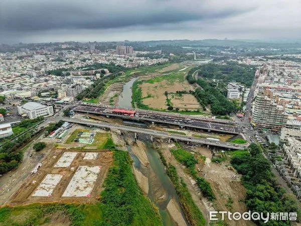 ▲▼   連接嘉義縣市重要橋樑軍輝橋改建後通車  。（圖／記者翁伊森攝）