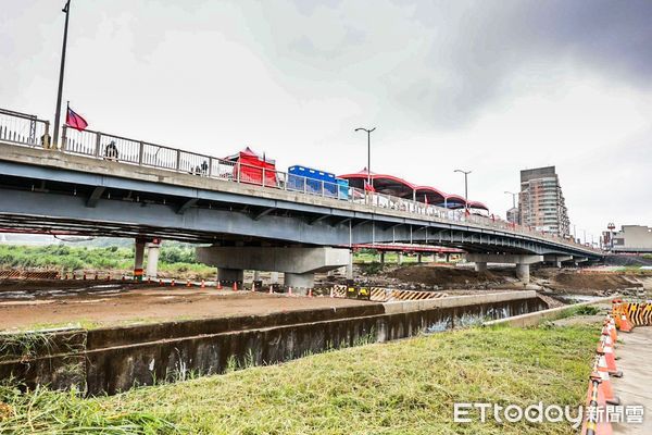 ▲▼   連接嘉義縣市重要橋樑軍輝橋改建後通車  。（圖／記者翁伊森攝）