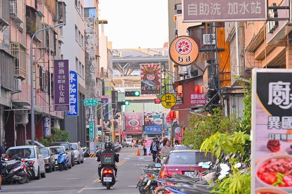 ▲▼隱藏巷弄台中巷弄廣島燒名店，假日排隊大份量道地廣島燒。（圖／橘子狗提供）