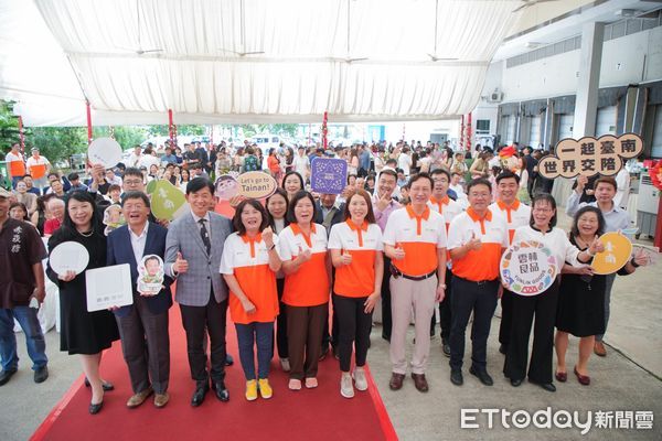 ▲「新台灣館」在新加坡正式開幕，童振源：三個平台功能推廣優質產品。（圖／記者陳弘修翻攝）