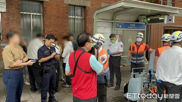 ▲▼ 喜來登飯店旁機車、公車碰撞，路人壓車底無生命跡象。（圖／記者黃彥傑攝，下同）