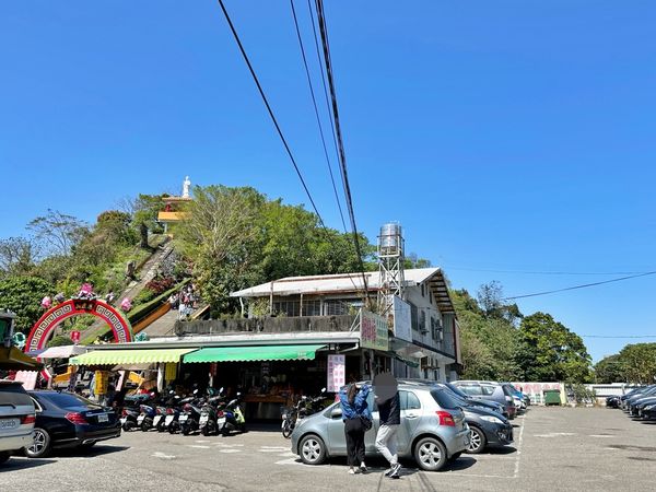 ▲▼]大溪蓮座山觀音寺，舊大溪橋附近香火鼎盛廟宇，爬百步雲梯俯瞰大漢溪。（圖／Viviyu小世界提供）