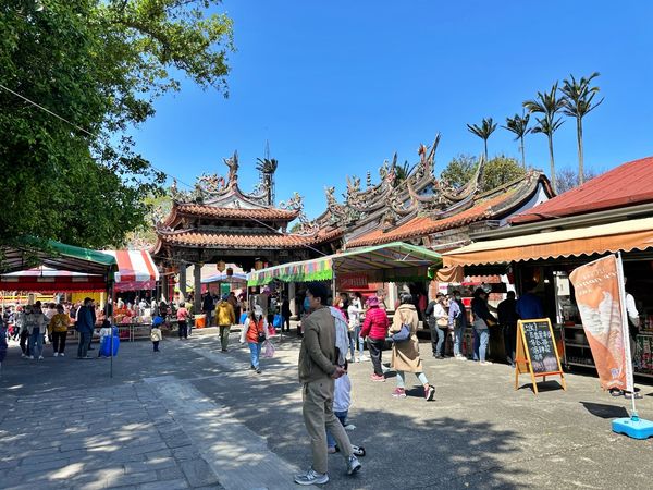 ▲▼]大溪蓮座山觀音寺，舊大溪橋附近香火鼎盛廟宇，爬百步雲梯俯瞰大漢溪。（圖／Viviyu小世界提供）