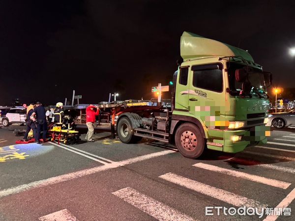 ▲▼高雄死亡車禍，女騎士傷重不治。（圖／記者吳奕靖翻攝）