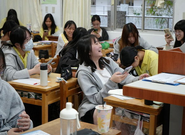 圖4：景美女中同學認為本次科普講座內容豐富，有效提升對科學知識的記憶點，深具啟發性。（圖／世新大學提供）