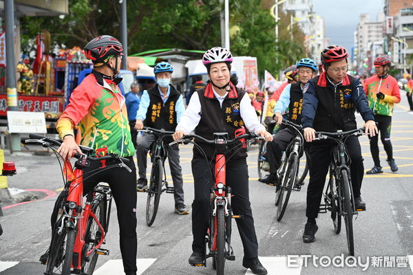 ▲▼車隊抵達花蓮聖天宮後，繼續南下環島。（圖／花蓮縣政府提供，下同）