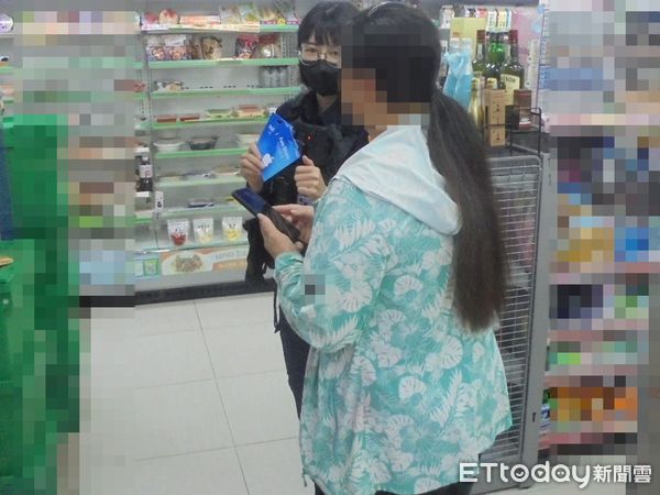 ▲台南一名單身女子透過臉書交友，認識冒名韓星「車銀優」的男網友，對方要求女子去買5000元點數卡，幸好店員機警通報二分局員警前往及時勸阻。（圖／記者林東良翻攝，下同）