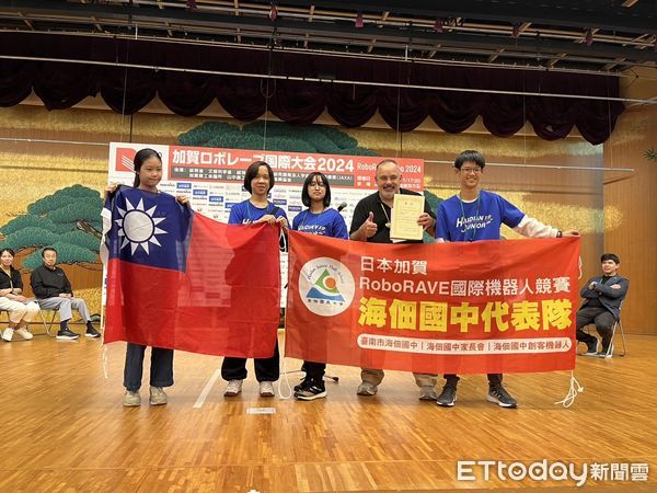 ▲台南市代表隊參加「RoboRAVE國際機器人大賽」，台南學子以卓越表現勇奪10金、8銀、10銅共計28面獎牌，在全部45面獎牌中，囊括近三分之二，展現非凡實力。（圖／記者林東良翻攝，下同）