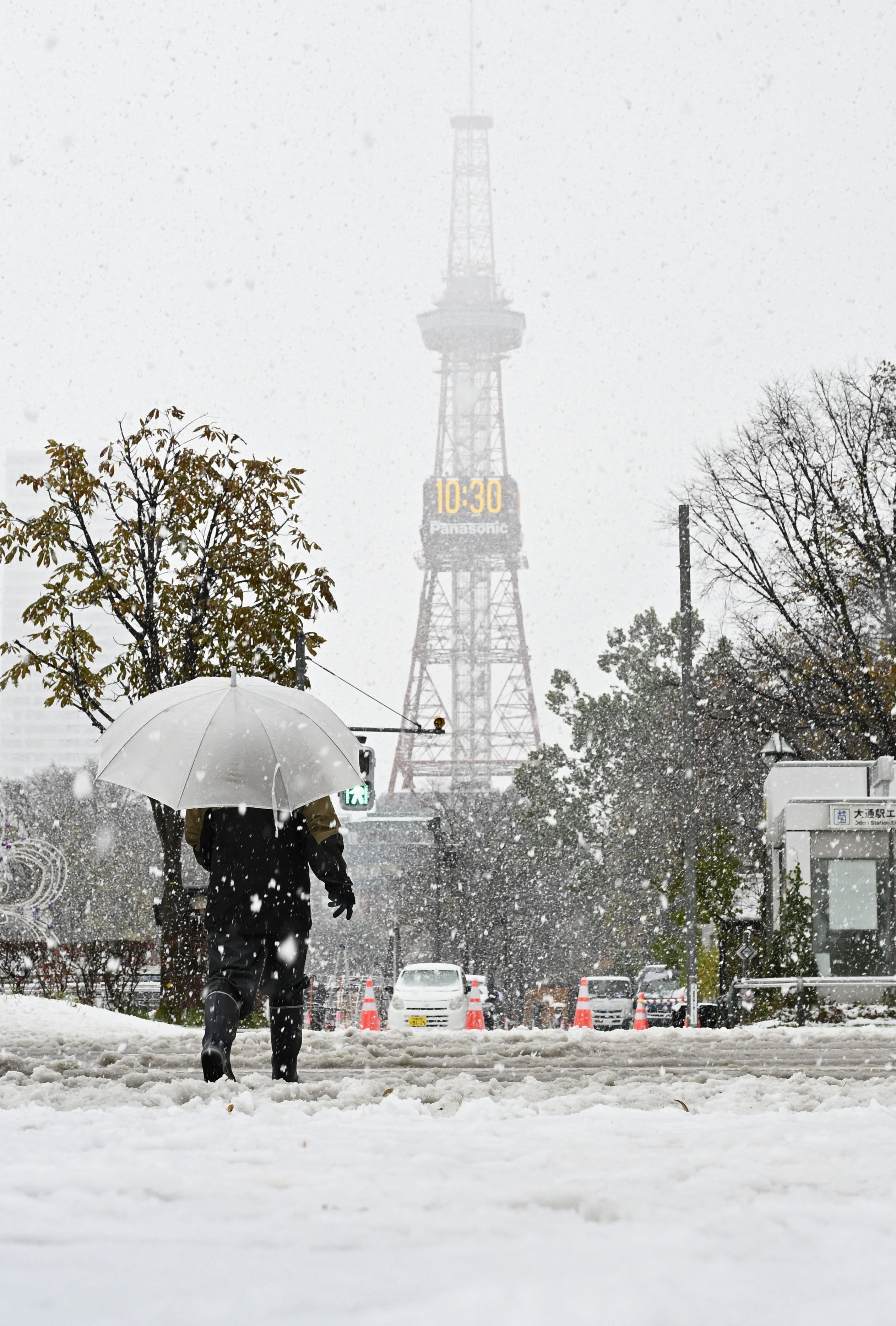 ▲▼北海道札幌市中央區大通公園開始降雪。（圖／達志影像）