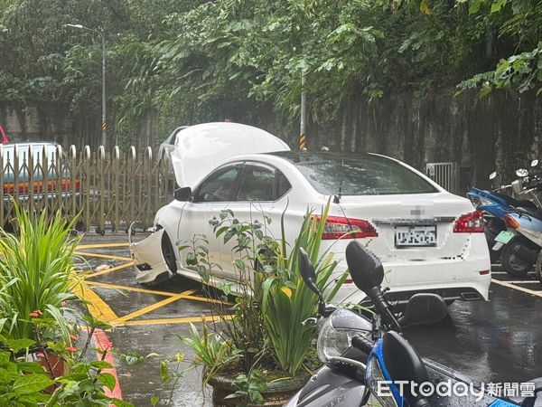 ▲內湖槍響，警開11槍逮捕詐騙集團車手。（圖／記者張君豪翻攝）