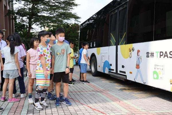 雲林校園道安宣導起跑 張麗善縣長：道安觀念從小建立 安全享受公共運輸（圖／雲林縣政府提供）