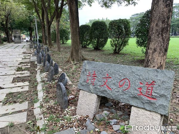 ▲▼高科大第一校區文學之道。（圖／記者許宥孺翻攝）