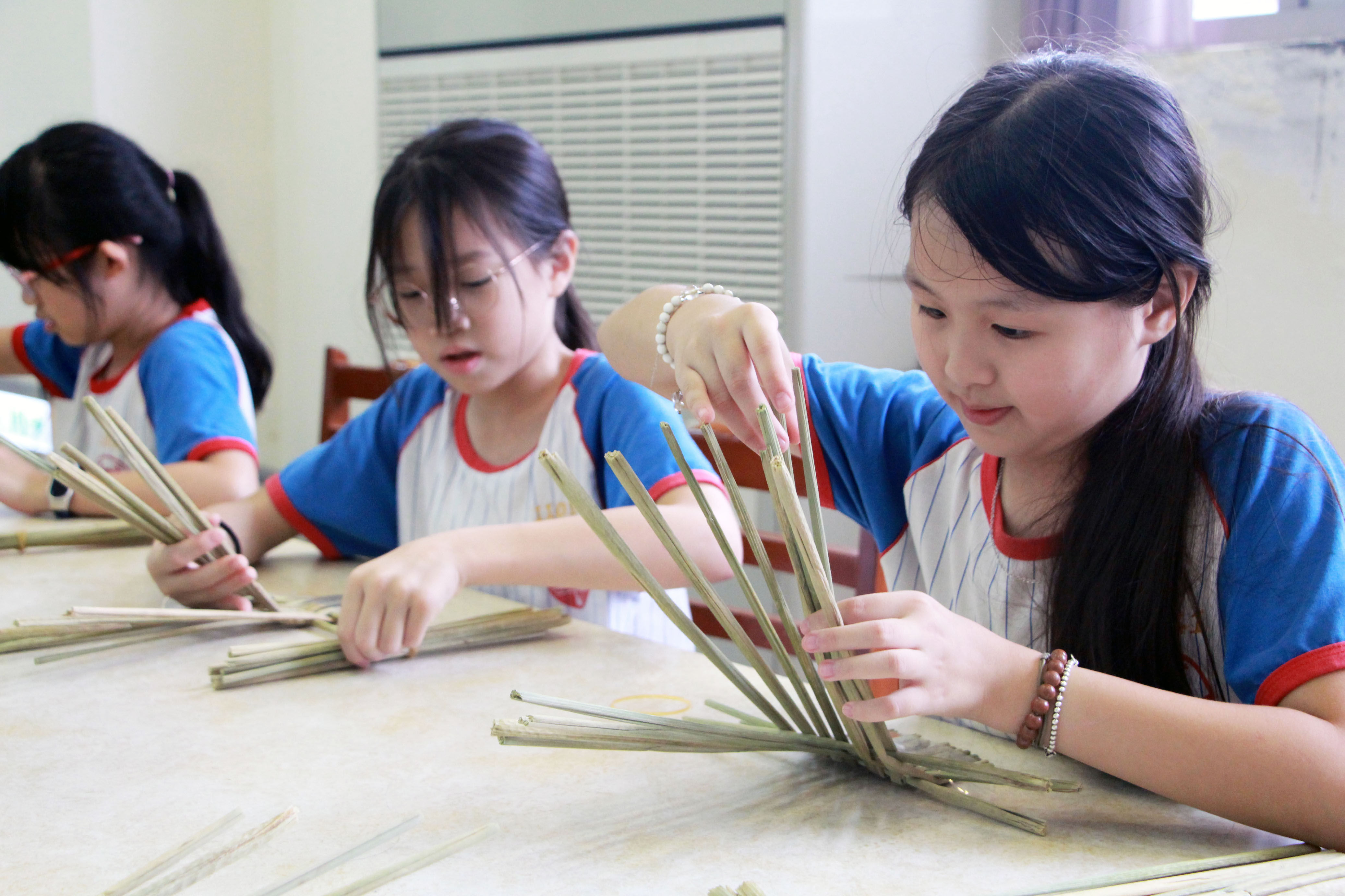 ▲新北市圖三芝分館帶學童落實SDGs。（圖／新北市立圖書館提供）