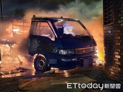桃園觀音火燒車！移工自撞民宅起火　貨車燒成一團火球