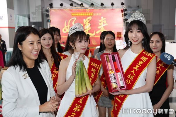 ▲埔里鎮農會「茭點女神」與民視旗下經紀公司簽約，並舉辦農特產快閃市集。（圖／南投縣政府提供，下同）