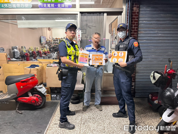 ▲▼微型電動二輪車將納入管理，鳳林警方持續向轄區內機車店及騎士進行宣導。（圖／鳳林警分局提供，下同）