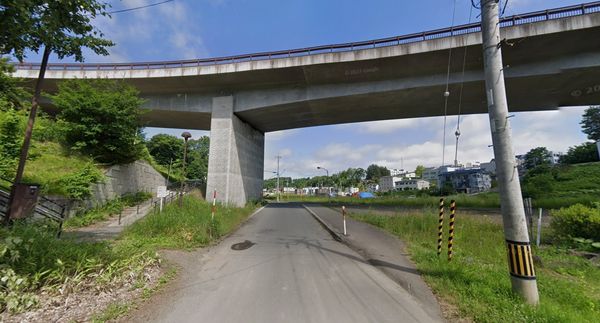 ▲▼北海道13歲少女自12公尺高橋上墜落亡。（圖／攝自Google地圖）