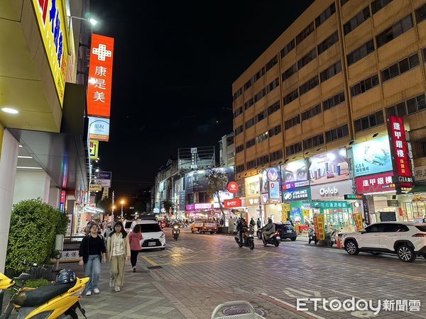 ▲▼逢甲夜市            。（圖／記者陳筱惠攝）