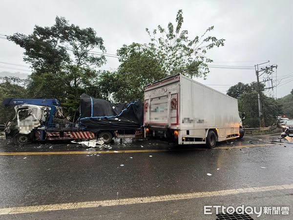 ▲▼北宜公路超商物流車撞貨車             。（圖／記者陳以昇翻攝）