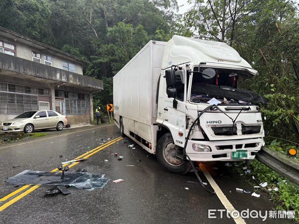 ▲▼北宜公路超商物流車撞貨車             。（圖／記者陳以昇翻攝）