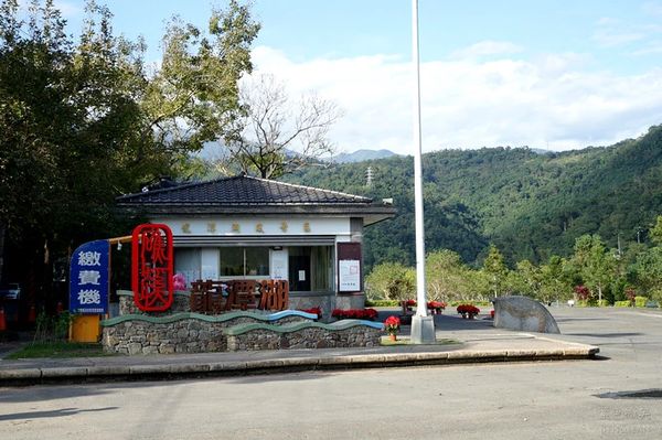 ▲▼龍潭湖風景區懶人包！多角度欣賞靜謐湖景、特色「大碗公溜滑梯」 超受在地人歡迎。（圖／部落客紫色微笑提供）