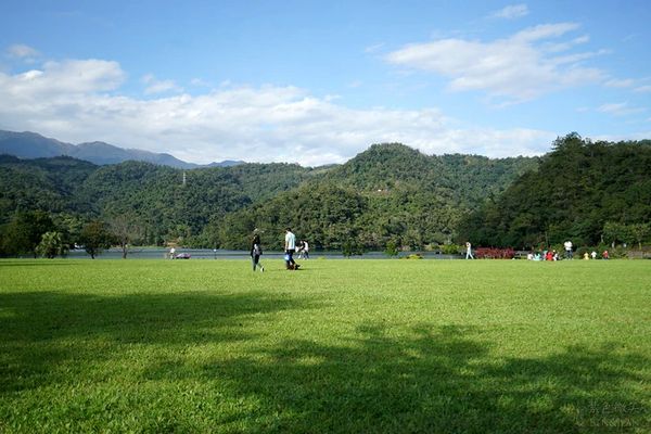 ▲▼龍潭湖風景區懶人包！多角度欣賞靜謐湖景、特色「大碗公溜滑梯」 超受在地人歡迎。（圖／部落客紫色微笑提供）