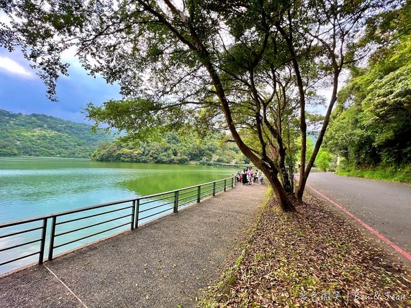 ▲▼龍潭湖風景區懶人包！多角度欣賞靜謐湖景、特色「大碗公溜滑梯」 超受在地人歡迎。（圖／部落客紫色微笑提供）