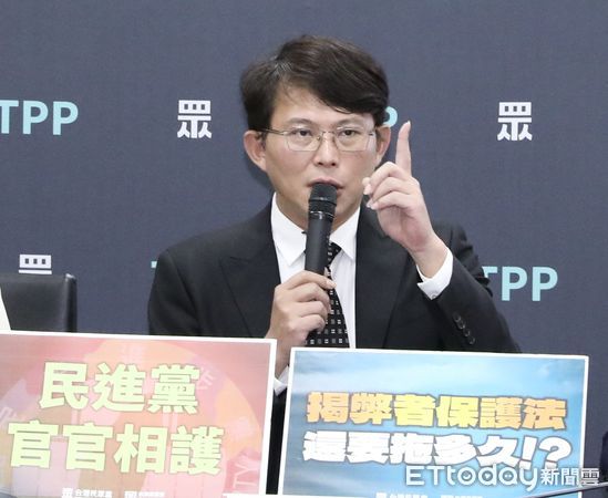 ▲▼台灣民眾黨立院黨團召開 民眾黨保護吹哨者 民進黨保護霸凌者 記者會  黃國昌 麥玉珍 林憶君 張啓楷 。（圖／記者屠惠剛攝）