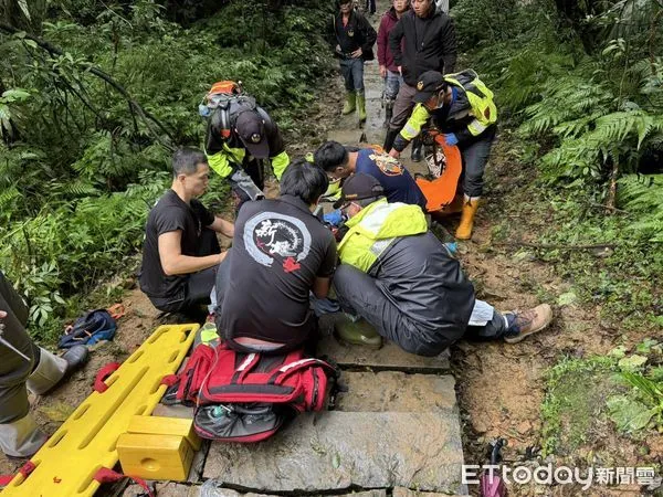 ▲▼             徐姓男子攀登草嶺古道，跌倒身亡。（圖／記者郭世賢翻攝）