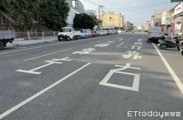 ▲雲林虎尾外車道僅劃設單箭頭標線，民眾不敢貿然右轉。（圖／記者王悉宇翻攝）