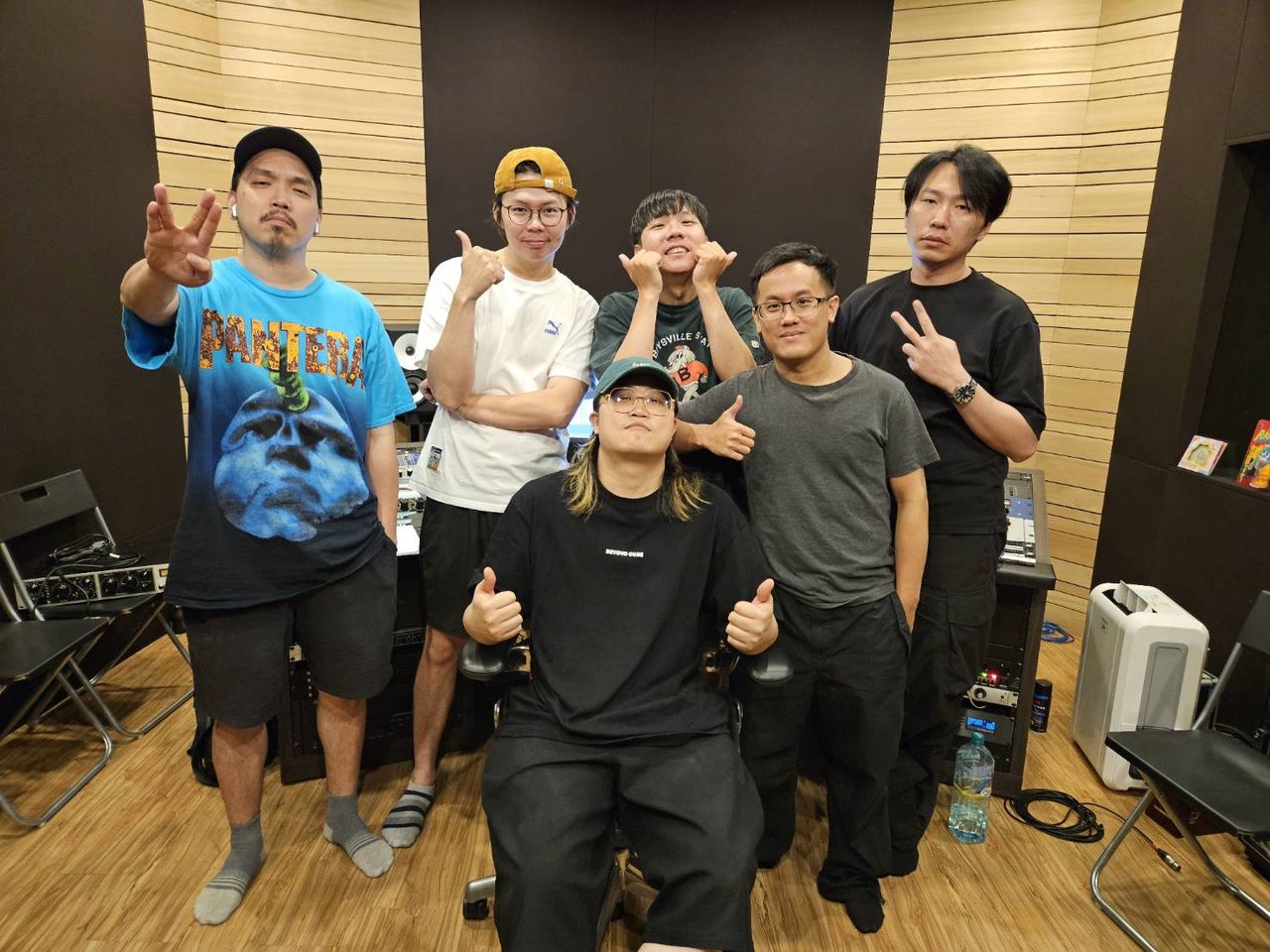 ▲▼樂團夕陽武士推出新專輯《萬事如意》，專輯由金曲樂團血肉果汁機的靈魂人物阿霖擔任製作人。（圖／藝比呀呀有限公司提供）