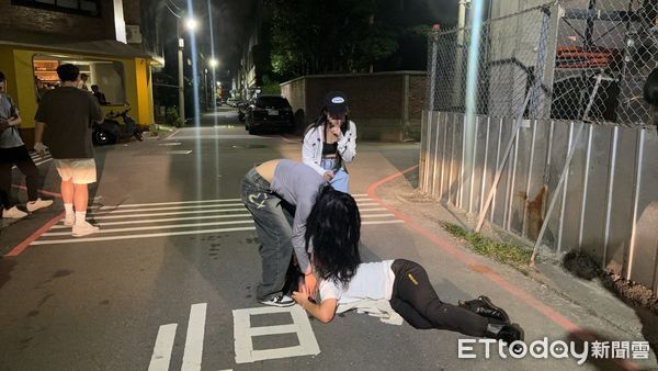 ▲▼男大生酒精路跑喝到掛...當街咬女同學耳朵　警勸：下次別找他。（圖／記者許權毅翻攝）