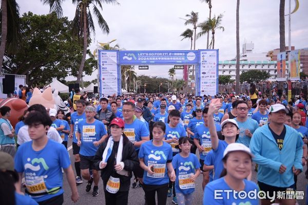 ▲▼花蓮太平洋縱谷半程馬拉松吸引超過5000名跑者從193縣道出發。（圖／花蓮市公所提供，下同）