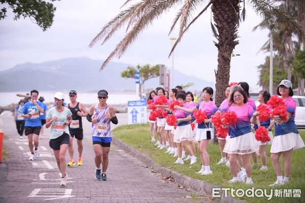 ▲▼花蓮太平洋縱谷半程馬拉松吸引超過5000名跑者從193縣道出發。（圖／花蓮市公所提供，下同）