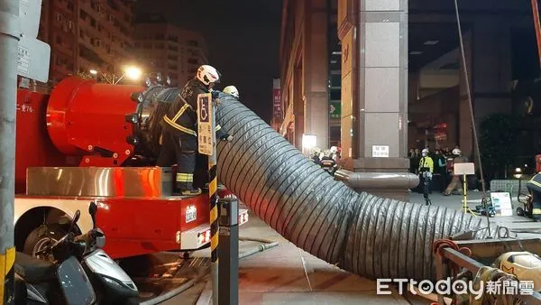 ▲▼新北板橋社區大樓地下室凌晨火警。（圖／記者陳以昇翻攝）