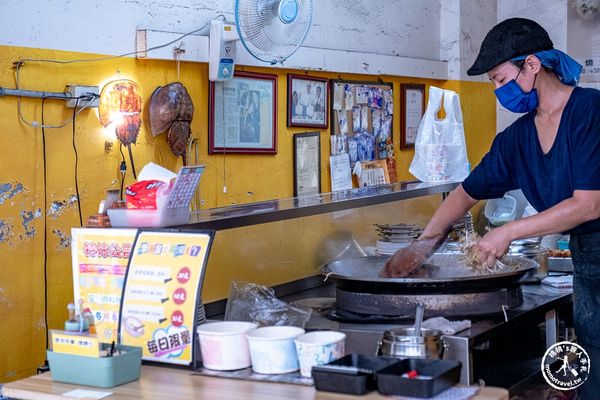 ▲▼用「活化石」炒麵！全台剩這家　麵條軟中帶Q、燒肉金黃酥脆超搭。（圖／部落客桃桃提供）