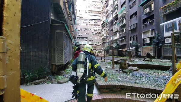 ▲▼台北市民生東路五段大樓火警，1女命危。（圖／記者黃彥傑攝）