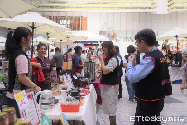 ▲嘉南藥理大學協助台南市政府輔導的原住民族品牌「Tabe札哈木樂原」再度推出創新作品，於11月24日在南紡購物中心一樓南紡廣場隆重登場。（圖／記者林東良翻攝，下同）