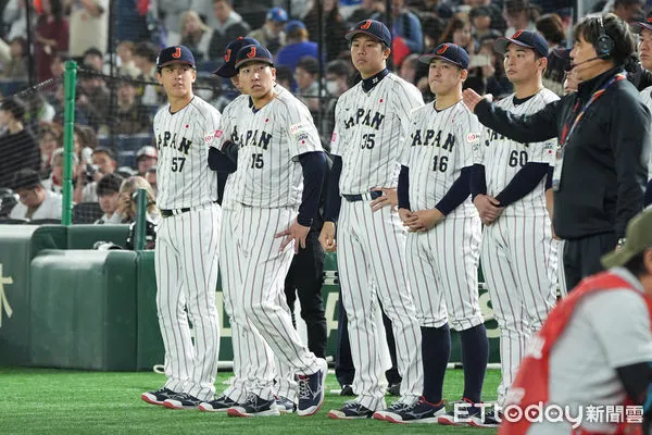 ▲▼世界12強棒球賽冠軍戰，日本隊落居亞軍，球員神情落寞。（圖／記者李毓康攝）