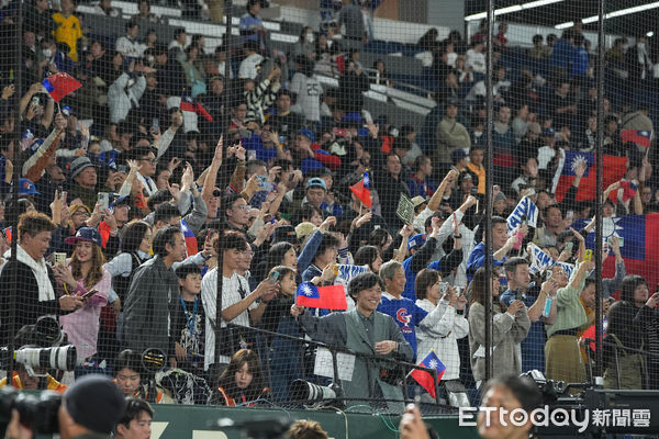 ▲▼世界12強棒球賽冠軍戰，東京巨蛋湧入眾多台灣球迷為中華隊加油。（圖／記者李毓康攝）