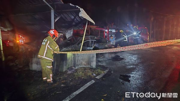 ▲▼屏東高樹鄉自撞火燒車，一家3口僅爸逃出，母與11歲而雙亡。（圖／記者陳崑福翻攝）