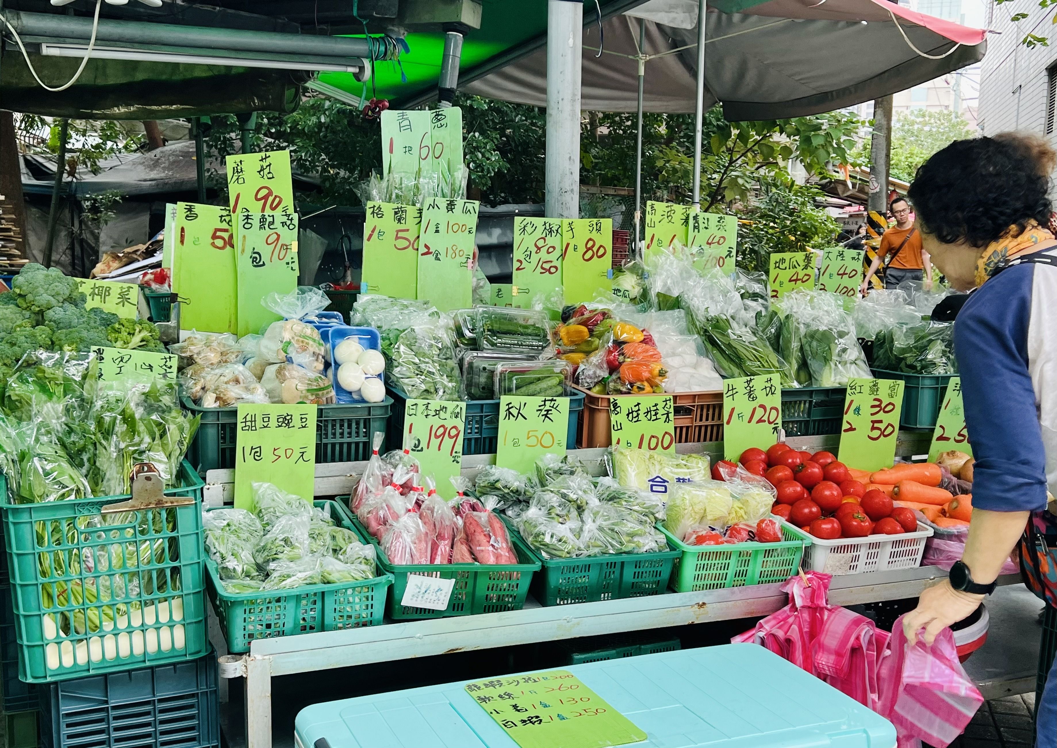 ▲受風災和天候影響，各類蔬菜歉收，菜價又突破60元大關。（圖／記者楊惠琪攝）